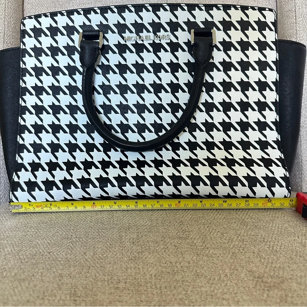 Michael Kors Selma Large Black and White Houndstooth Satchel - Picture 3 of 5